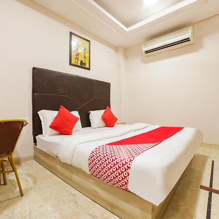 Hotel Sterling Inn, 뉴델리 외부 사진
