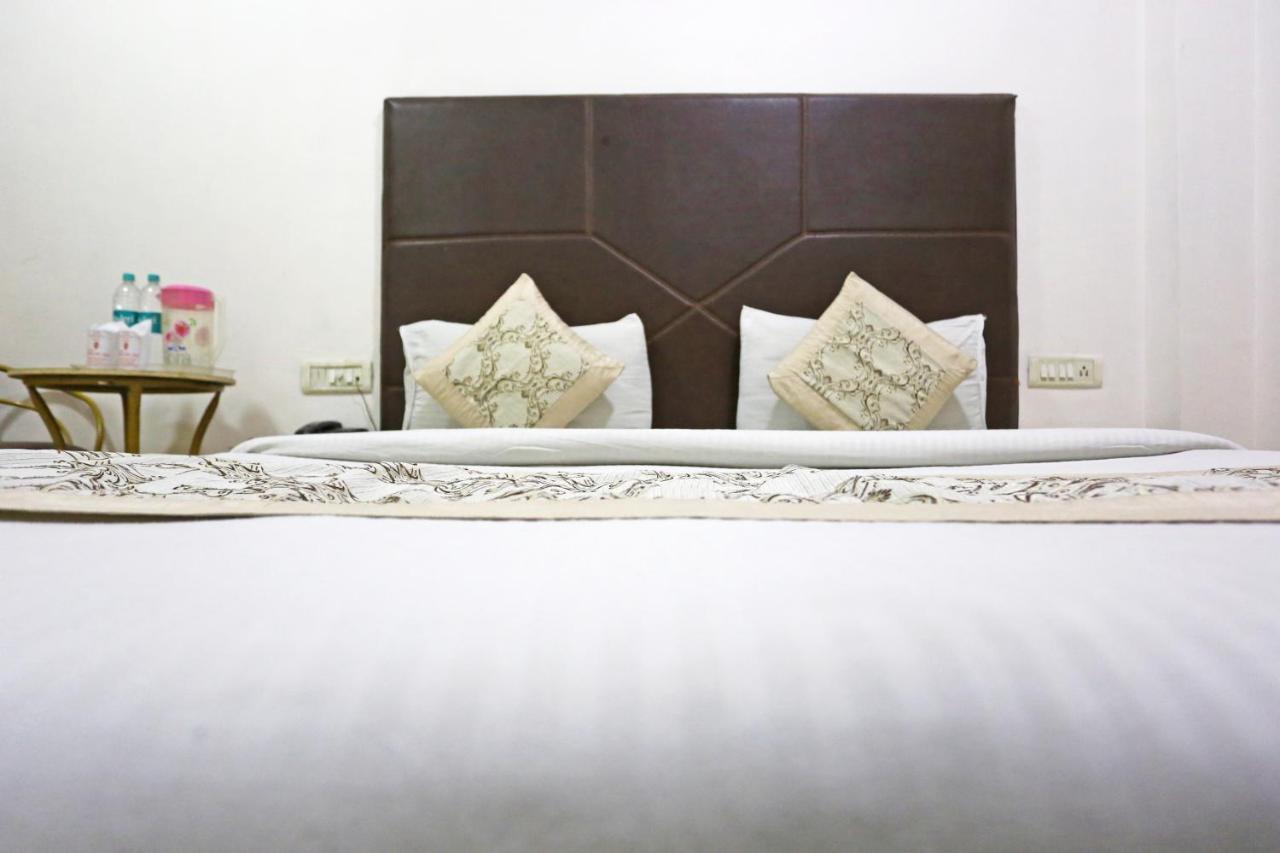 Hotel Sterling Inn, 뉴델리 외부 사진