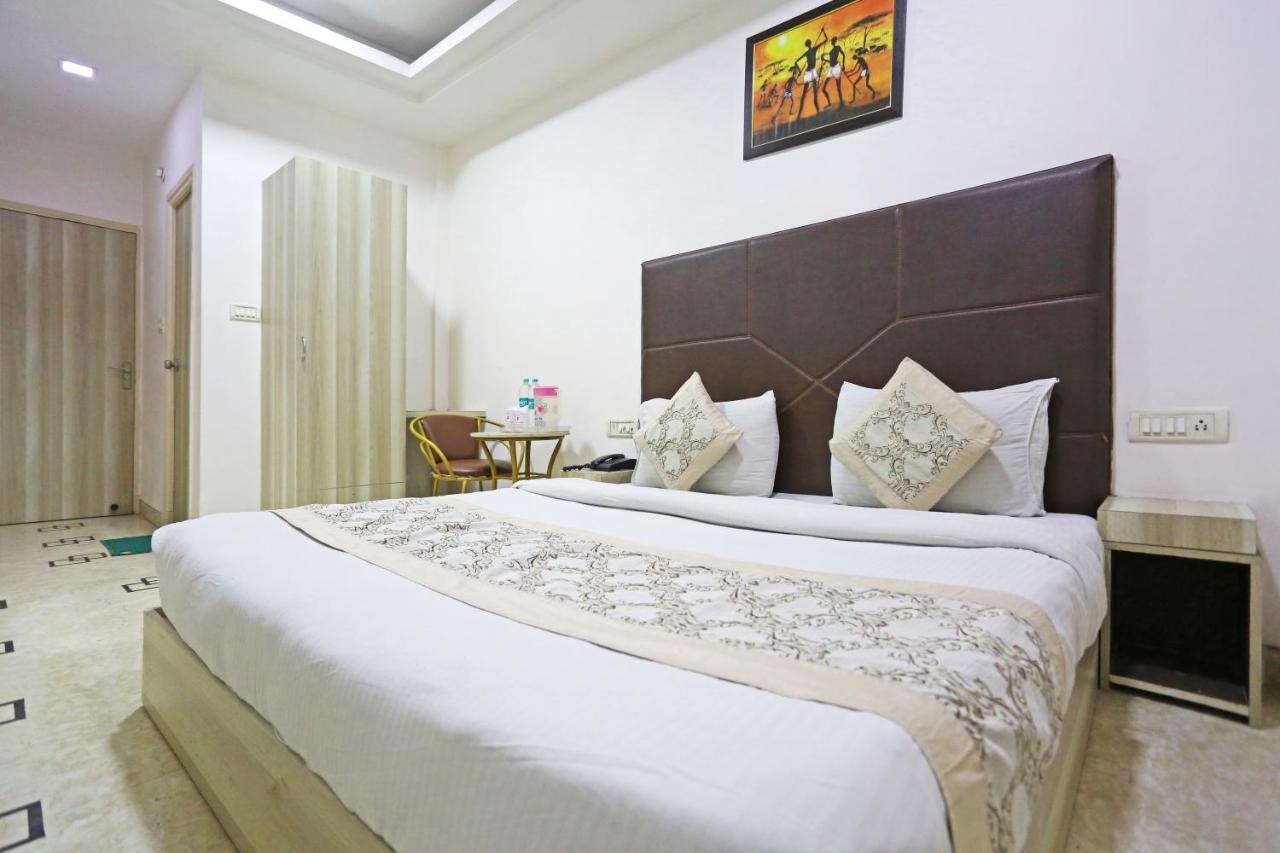 Hotel Sterling Inn, 뉴델리 외부 사진