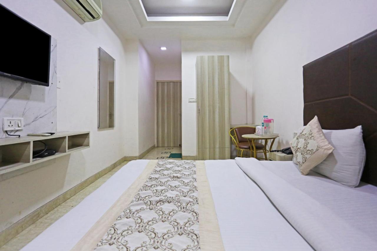 Hotel Sterling Inn, 뉴델리 외부 사진
