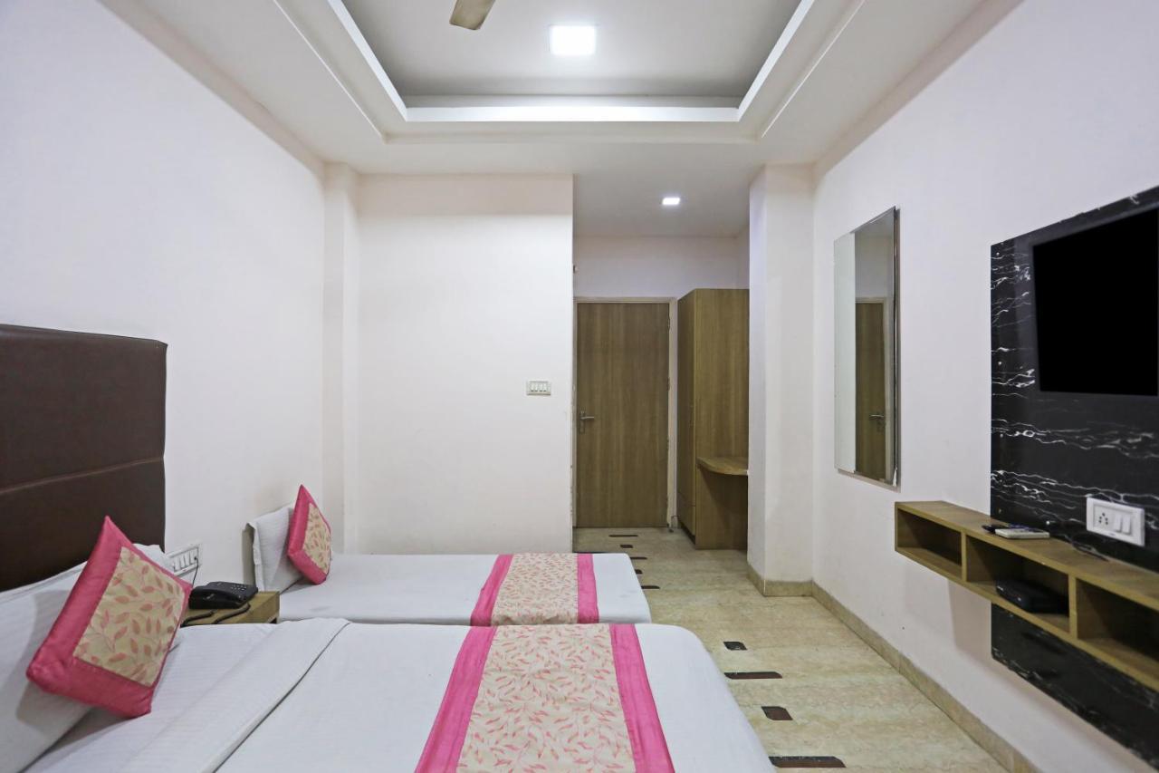 Hotel Sterling Inn, 뉴델리 외부 사진