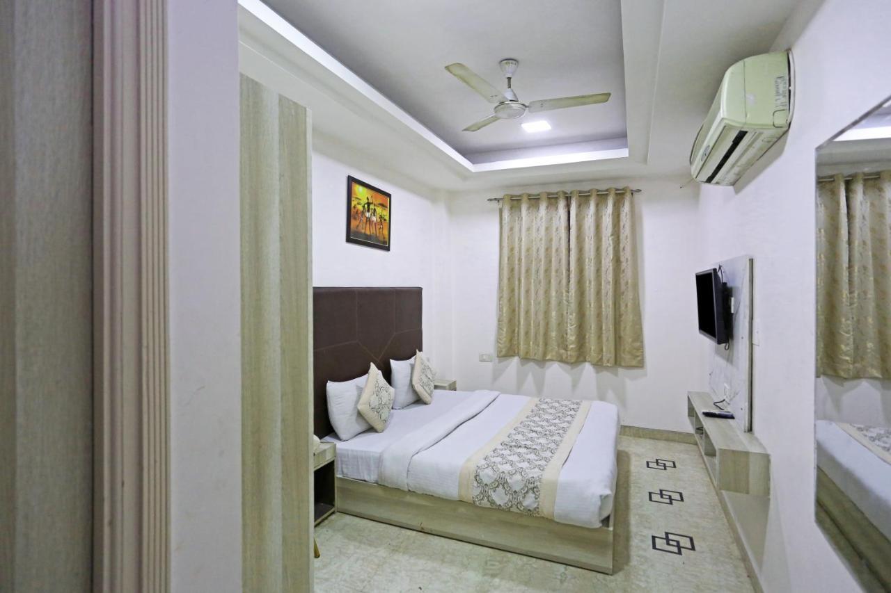 Hotel Sterling Inn, 뉴델리 외부 사진