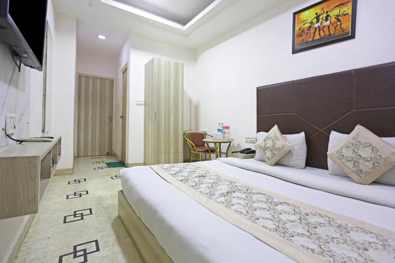 Hotel Sterling Inn, 뉴델리 외부 사진
