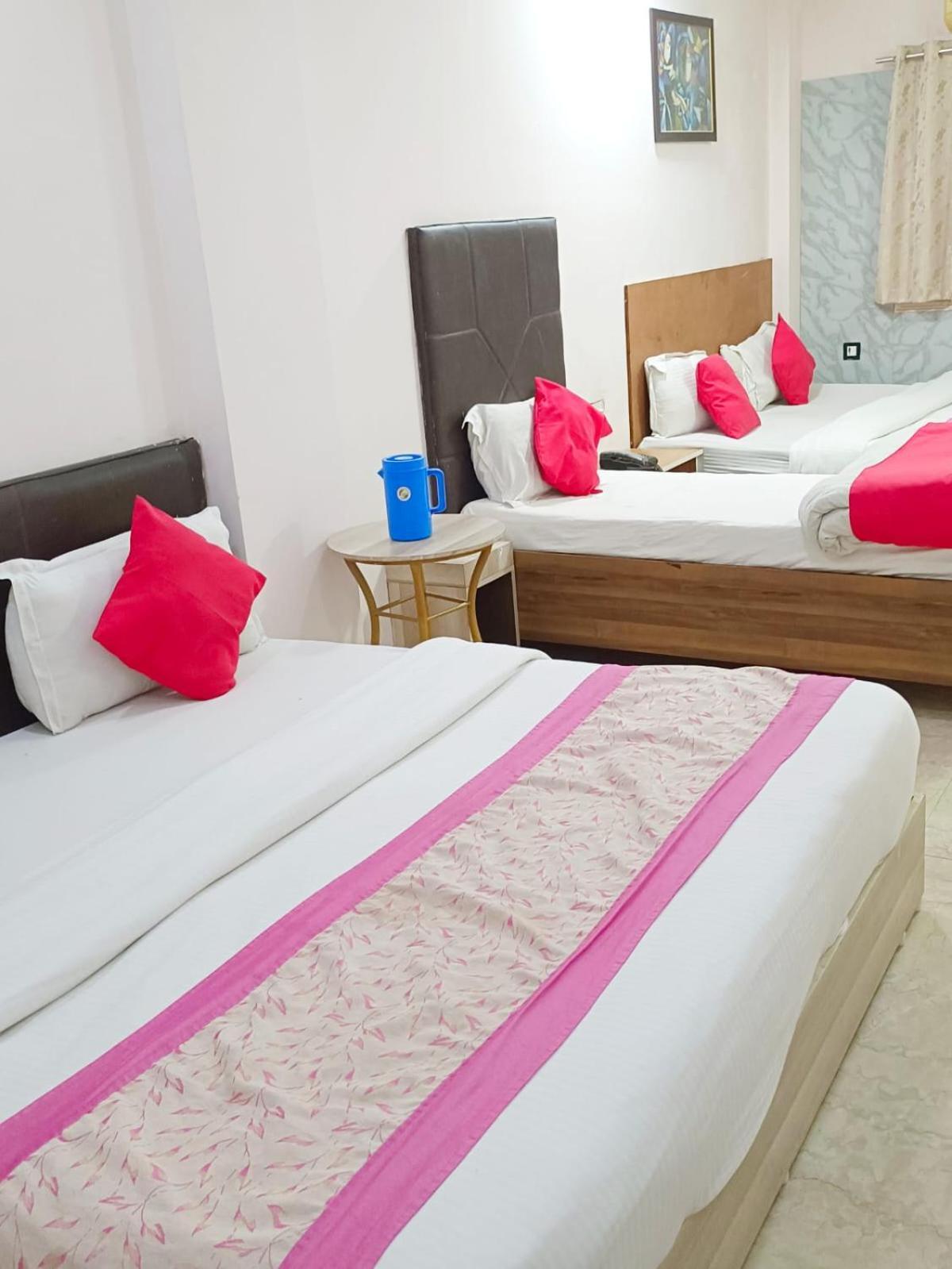 Hotel Sterling Inn, 뉴델리 외부 사진