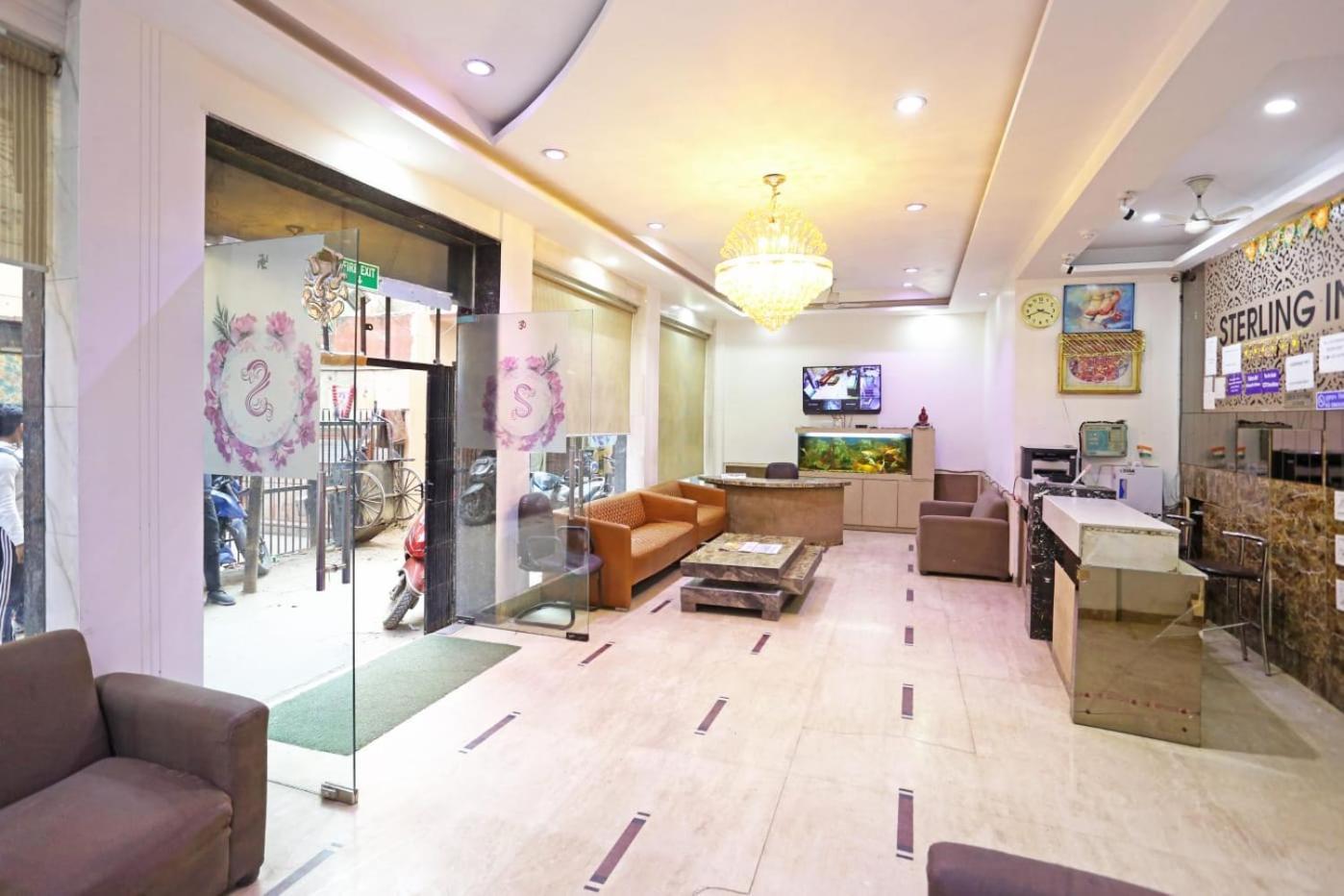 Hotel Sterling Inn, 뉴델리 외부 사진
