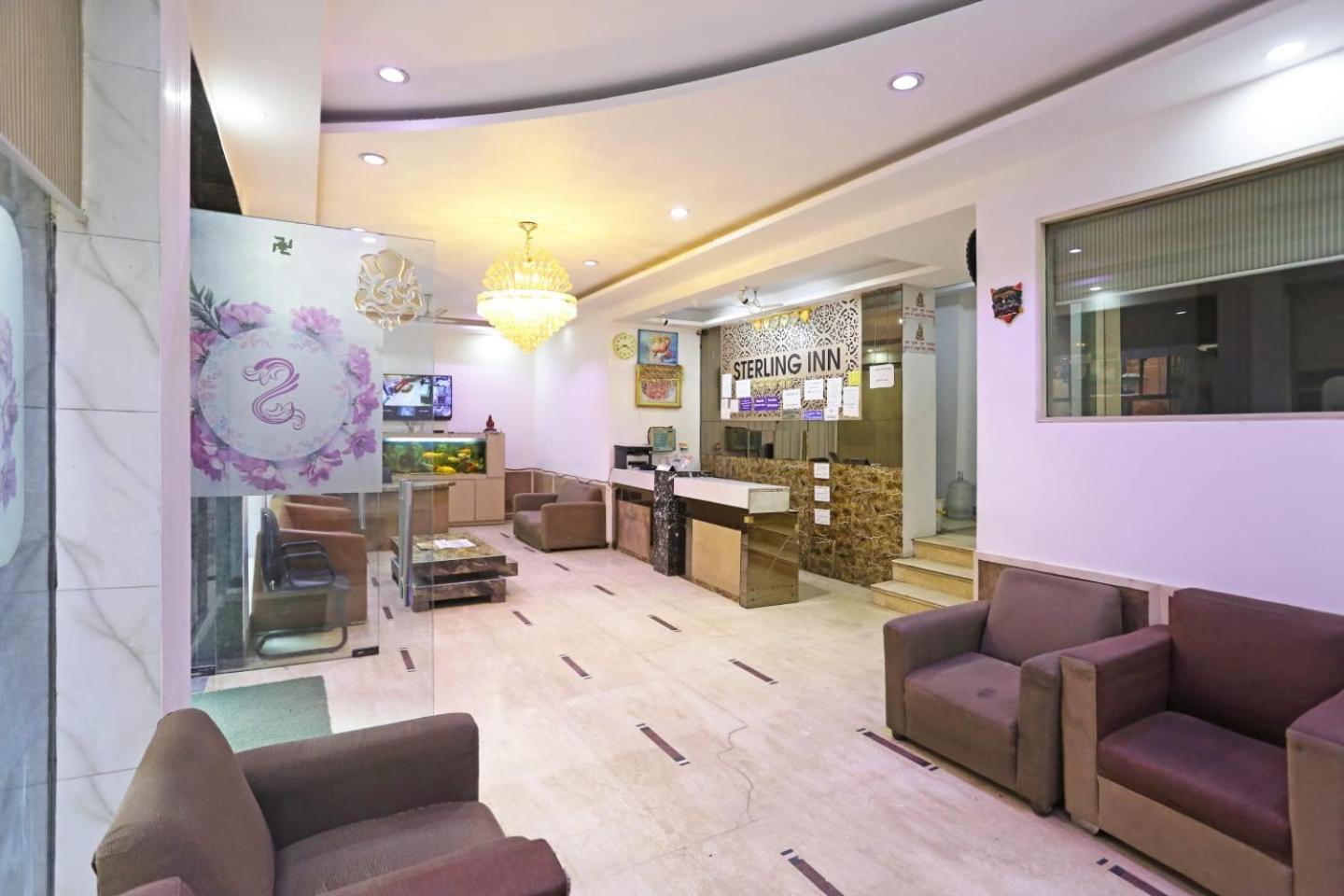 Hotel Sterling Inn, 뉴델리 외부 사진