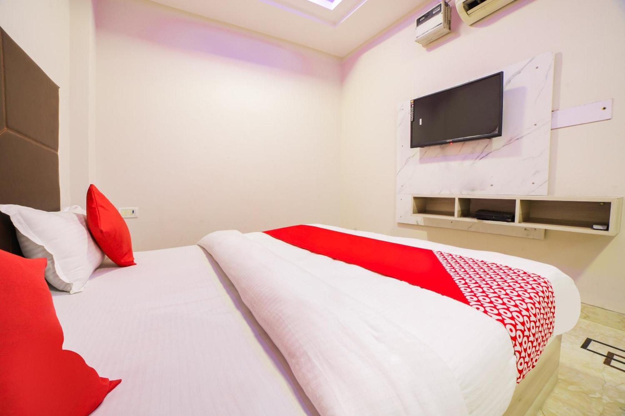Hotel Sterling Inn, 뉴델리 외부 사진